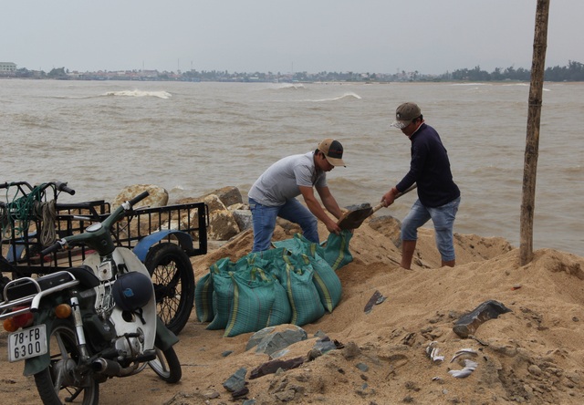 Phú Yên di dời hơn 30.000 dân trước bão số 6 - 8 Phú Yên di dời hơn 30.000 dân trước bão số 6 - 8