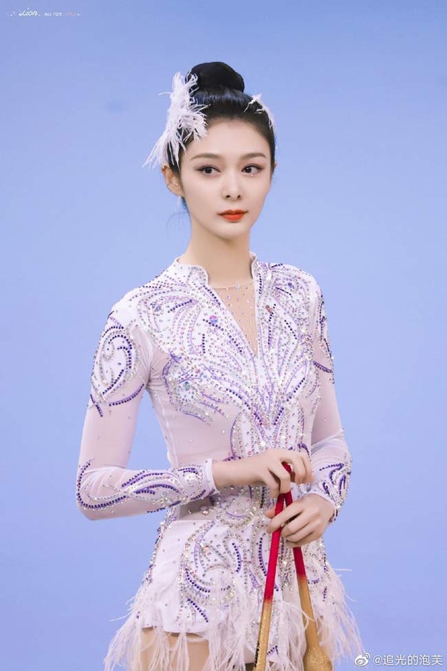 3 thiên nga xinh đẹp trên sàn thể dục - 1 3 thiên nga xinh đẹp trên sàn thể dục - 1