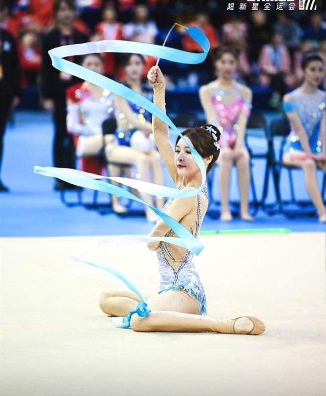 3 thiên nga xinh đẹp trên sàn thể dục - 17 3 thiên nga xinh đẹp trên sàn thể dục - 17
