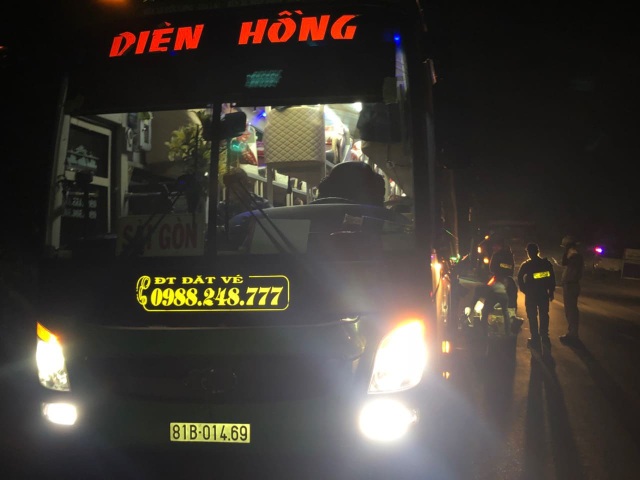 Phát hiện hàng chục cân pháo ẩn mình trên xe khách - 1 Phát hiện hàng chục cân pháo ẩn mình trên xe khách - 1