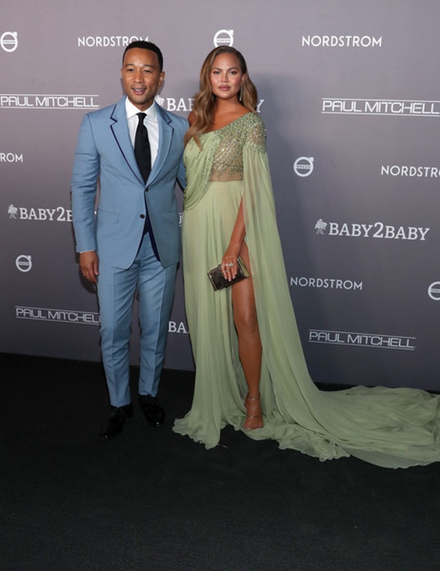 John Legend đưa vợ đẹp Chrissy Teigen dự tiệc - 5 John Legend đưa vợ đẹp Chrissy Teigen dự tiệc - 5