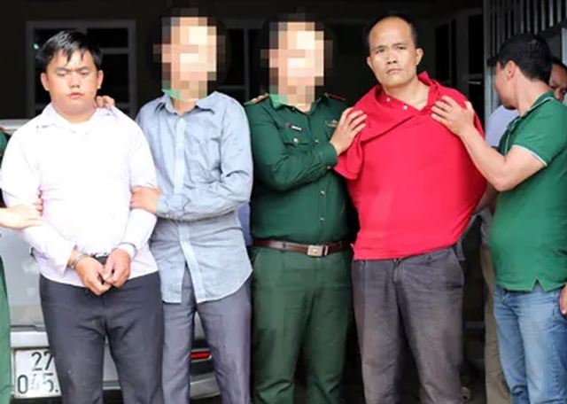 Tạo khoang bí mật, giấu 220 bánh heroin trong xe ô tô - 1 Tạo khoang bí mật, giấu 220 bánh heroin trong xe ô tô - 1