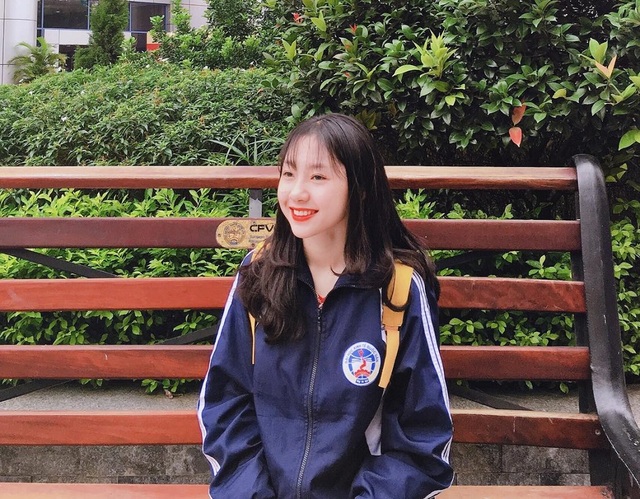 Nữ sinh xứ Nghệ mới vào đại học đã nổi rần rần vì vẻ ngoài tươi tắn - 7 Nữ sinh xứ Nghệ mới vào đại học đã nổi rần rần vì vẻ ngoài tươi tắn - 7
