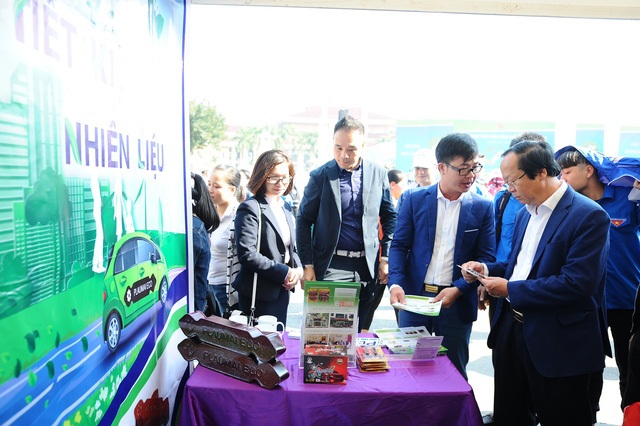 Đoàn viên, thanh niên đi đầu chống rác thải nhựa dùng một lần - 3 Đoàn viên, thanh niên đi đầu chống rác thải nhựa dùng một lần - 3