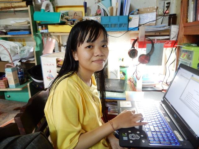 Nữ sinh viên nghèo giờ đã thênh thang trên con đường đại học - 1 Nữ sinh viên nghèo giờ đã thênh thang trên con đường đại học - 1