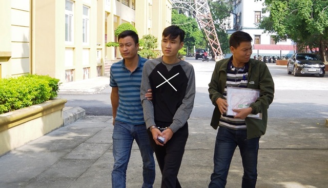 Đang trốn truy nã về tội giết người vẫn cố ý gây thương tích - 1 Đang trốn truy nã về tội giết người vẫn cố ý gây thương tích - 1
