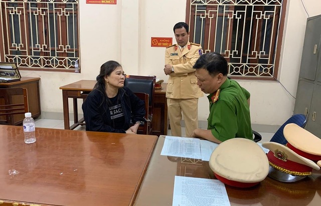 Vợ chồng giáo viên giao dịch 5 bánh heroin, xin hối lộ cảnh sát... 1 tỷ đồng - 1 Vợ chồng giáo viên giao dịch 5 bánh heroin, xin hối lộ cảnh sát... 1 tỷ đồng - 1