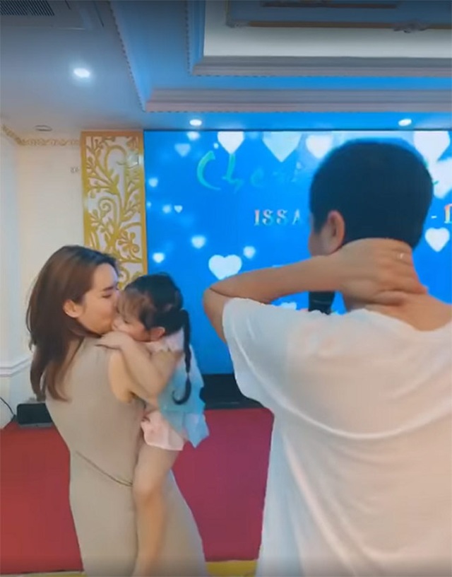 Lưu Hương Giang, Hồ Hoài Anh hạnh phúc sau ồn ào hôn nhân - 4 Lưu Hương Giang, Hồ Hoài Anh hạnh phúc sau ồn ào hôn nhân - 4