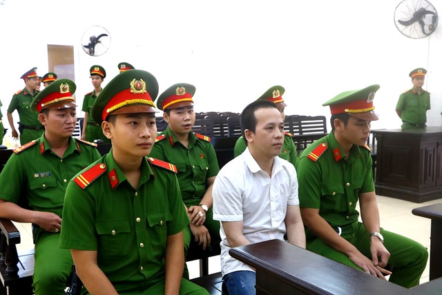 Xét xử vụ sát hại 3 người trong 1 gia đình tại Bình Dương - 2 Xét xử vụ sát hại 3 người trong 1 gia đình tại Bình Dương - 2