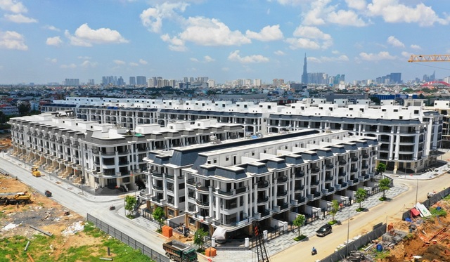 Nhà phố, biệt thự thương mại khan hiếm, giá tăng lên “nóc” - 1 Nhà phố, biệt thự thương mại khan hiếm, giá tăng lên “nóc” - 1