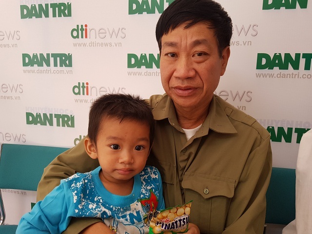 Anh thợ đục kết hôn với người phụ nữ hâm dở bật khóc khi được bạn đọc giúp đỡ số tiền lớn - 3 Anh thợ đục kết hôn với người phụ nữ hâm dở bật khóc khi được bạn đọc giúp đỡ số tiền lớn - 3