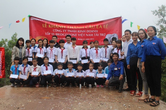 Sức mạnh cộng đồng viết tiếp những ước mơ đến trường gián đoạn vì con nước của trẻ em vùng lũ - 3 Sức mạnh cộng đồng viết tiếp những ước mơ đến trường gián đoạn vì con nước của trẻ em vùng lũ - 3