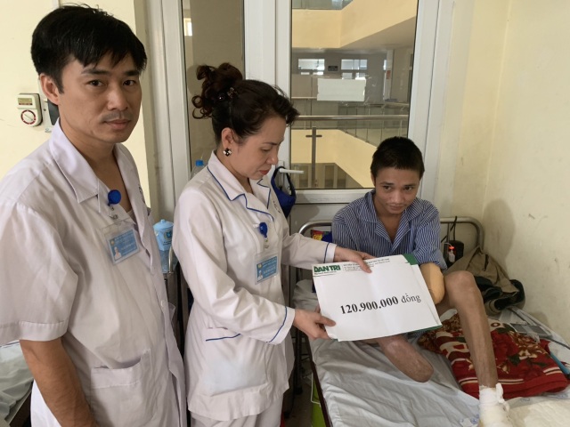 Ông bố trẻ bị điện cao thế phóng cụt tay chân được giúp đỡ hơn 120 triệu đồng - 4 Ông bố trẻ bị điện cao thế phóng cụt tay chân được giúp đỡ hơn 120 triệu đồng - 4