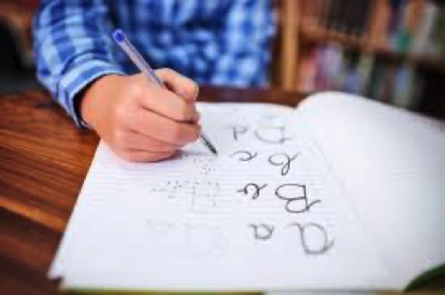 Để viết chữ trở thành hoạt động yêu thích của bé - 1 Để viết chữ trở thành hoạt động yêu thích của bé - 1