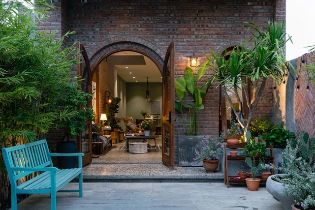 Nhà mặt tiền để mộc như tác phẩm nghệ thuật bị thôi miên ngay khi nhìn - 3 Nhà mặt tiền để mộc như tác phẩm nghệ thuật bị thôi miên ngay khi nhìn - 3