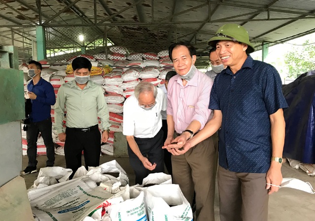 Bất ngờ với sáng chế xử lý rác thải sinh hoạt thành… hàng hóa - 2 Bất ngờ với sáng chế xử lý rác thải sinh hoạt thành… hàng hóa - 2