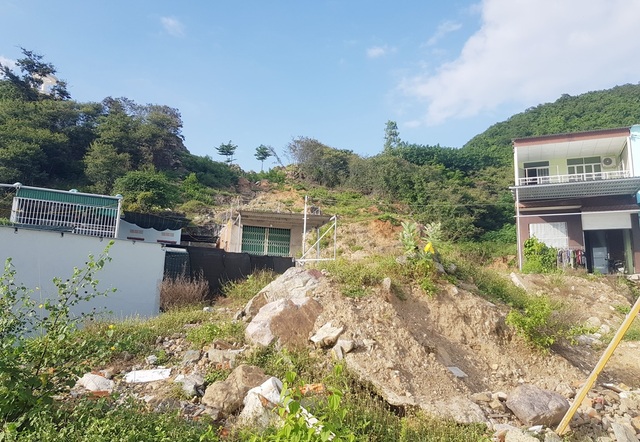 Tạm dừng những dự án “xà xẻo” núi Cô Tiên ở phía bắc Nha Trang - 4 Tạm dừng những dự án “xà xẻo” núi Cô Tiên ở phía bắc Nha Trang - 4