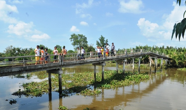Có cầu Dân trí vững chãi, phụ huynh học sinh khỏi lo con em mình đuối nước - 10 Có cầu Dân trí vững chãi, phụ huynh học sinh khỏi lo con em mình đuối nước - 10