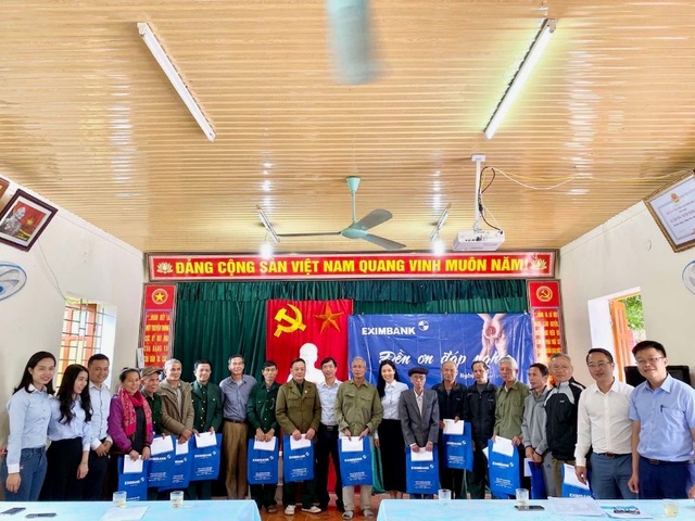 Eximbank đền ơn đáp nghĩa tại xã Tam Thái, huyện Tương Dương, tỉnh Nghệ An - 2 Eximbank đền ơn đáp nghĩa tại xã Tam Thái, huyện Tương Dương, tỉnh Nghệ An - 2