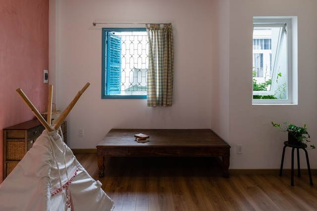 Nhà nhỏ trong hẻm lột xác sau cải tạo, được báo Tây khen nức nở - 8 Nhà nhỏ trong hẻm lột xác sau cải tạo, được báo Tây khen nức nở - 8
