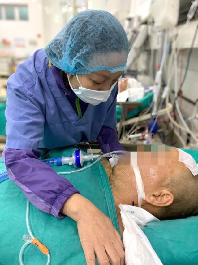 Xúc động giây phút vợ tiễn biệt chồng khi quyết định hiến tạng - 1 Xúc động giây phút vợ tiễn biệt chồng khi quyết định hiến tạng - 1
