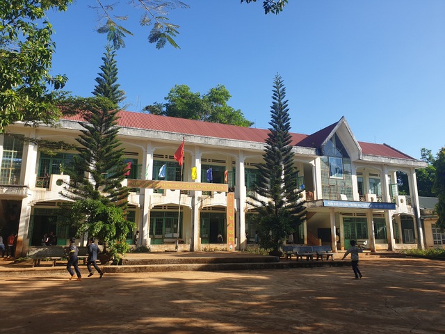 Trường không có lãnh đạo, giáo viên hai tháng chưa nhận lương - 3 Trường không có lãnh đạo, giáo viên hai tháng chưa nhận lương - 3