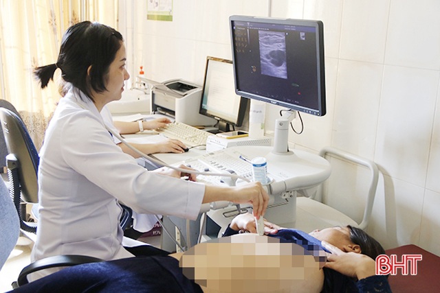 Bệnh viện Bạch Mai khám tầm soát ung thư vú miễn phí cho 500 chị em Hà Tĩnh - 2 Bệnh viện Bạch Mai khám tầm soát ung thư vú miễn phí cho 500 chị em Hà Tĩnh - 2
