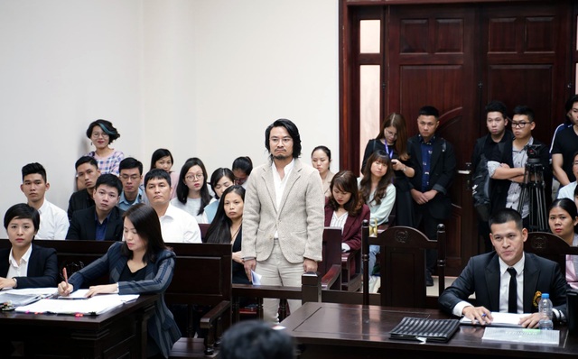 Tuần Châu Hà Nội và đạo diễn Việt Tú lại “dắt nhau” hầu tòa - 1 Tuần Châu Hà Nội và đạo diễn Việt Tú lại “dắt nhau” hầu tòa - 1