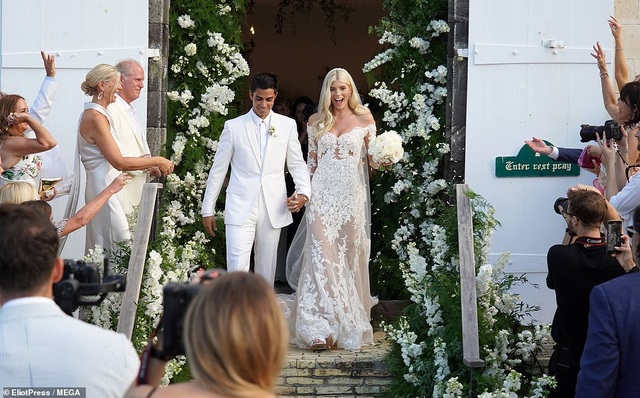Siêu mẫu nội y Devon Windsor đã kết hôn - 1 Siêu mẫu nội y Devon Windsor đã kết hôn - 1