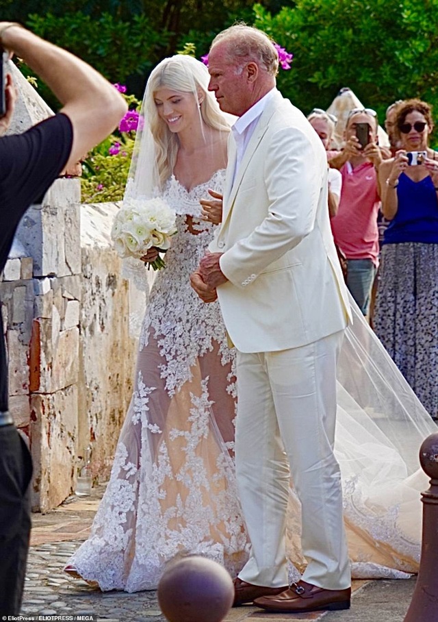 Siêu mẫu nội y Devon Windsor đã kết hôn - 2 Siêu mẫu nội y Devon Windsor đã kết hôn - 2