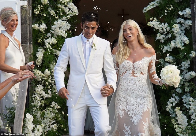 Siêu mẫu nội y Devon Windsor đã kết hôn - 3 Siêu mẫu nội y Devon Windsor đã kết hôn - 3