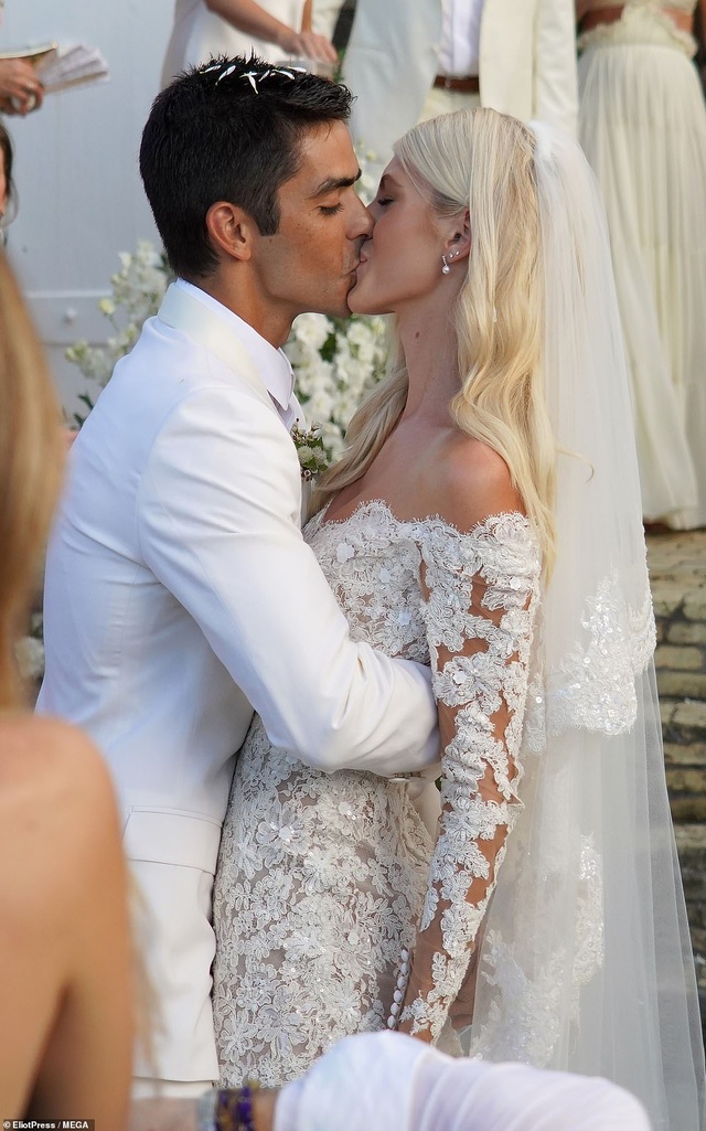 Siêu mẫu nội y Devon Windsor đã kết hôn - 4 Siêu mẫu nội y Devon Windsor đã kết hôn - 4