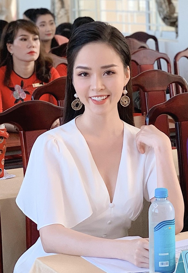 Hoa khôi Thanh Tú xinh xắn làm giám khảo “nét đẹp nhà giáo” - 11 Hoa khôi Thanh Tú xinh xắn làm giám khảo “nét đẹp nhà giáo” - 11
