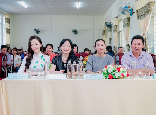 Hoa khôi Thanh Tú xinh xắn làm giám khảo “nét đẹp nhà giáo” - 1 Hoa khôi Thanh Tú xinh xắn làm giám khảo “nét đẹp nhà giáo” - 1