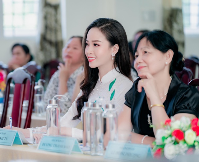 Hoa khôi Thanh Tú xinh xắn làm giám khảo “nét đẹp nhà giáo” - 3 Hoa khôi Thanh Tú xinh xắn làm giám khảo “nét đẹp nhà giáo” - 3