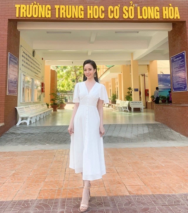 Hoa khôi Thanh Tú xinh xắn làm giám khảo “nét đẹp nhà giáo” - 8 Hoa khôi Thanh Tú xinh xắn làm giám khảo “nét đẹp nhà giáo” - 8
