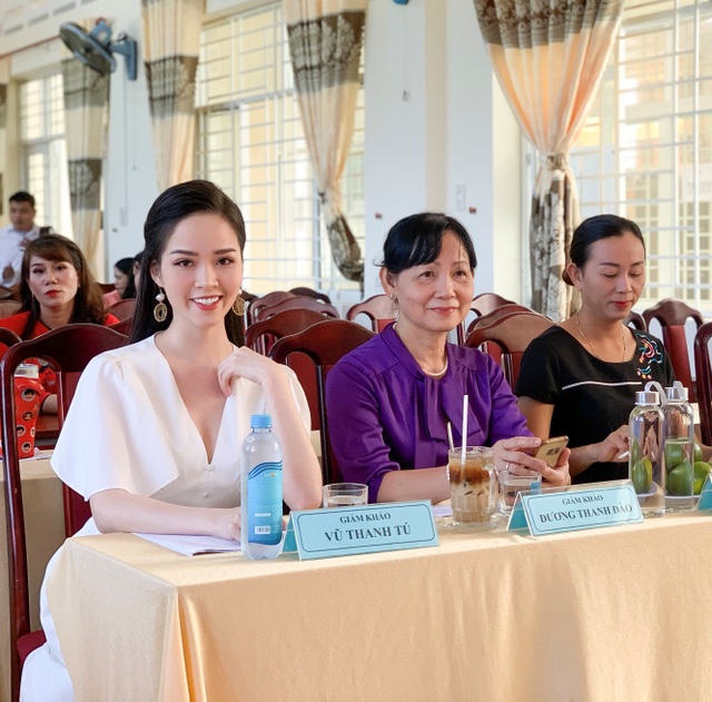 Hoa khôi Thanh Tú xinh xắn làm giám khảo “nét đẹp nhà giáo” - 5 Hoa khôi Thanh Tú xinh xắn làm giám khảo “nét đẹp nhà giáo” - 5