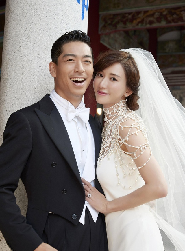 Lâm Chí Linh diện váy cưới triệu đô, “khóa môi” ông xã trong hôn lễ được chờ đợi - 6 Lâm Chí Linh diện váy cưới triệu đô, “khóa môi” ông xã trong hôn lễ được chờ đợi - 6
