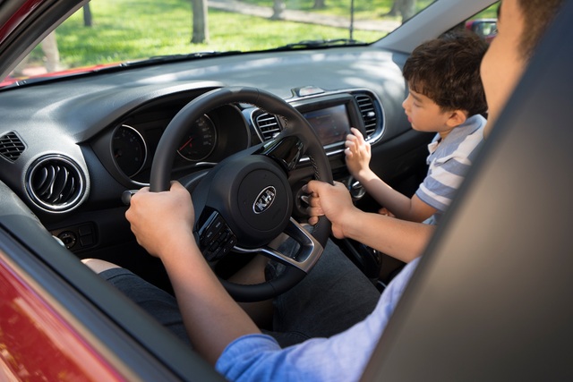 Kia Soluto: Xu hướng lựa chọn xe ô tô của gia đình trẻ - 4