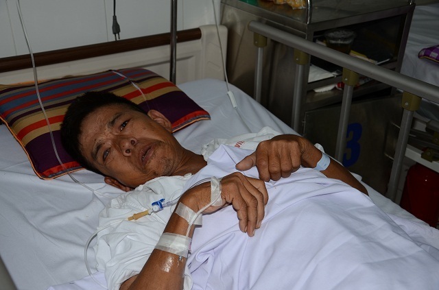 Xúc động tình cảm của bạn đọc Dân trí nấu cơm mang vào viện chăm sóc 2 anh em - 1 Xúc động tình cảm của bạn đọc Dân trí nấu cơm mang vào viện chăm sóc 2 anh em - 1