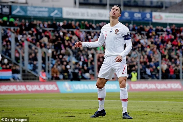 C.Ronaldo ghi bàn thứ 99, Bồ Đào Nha giành vé dự Euro 2020 - 2 C.Ronaldo ghi bàn thứ 99, Bồ Đào Nha giành vé dự Euro 2020 - 2