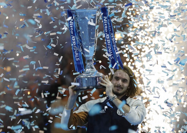 ATP Finals: Đánh bại Thiem, Tsitsipas gây sốc với cúp vô địch - 1 ATP Finals: Đánh bại Thiem, Tsitsipas gây sốc với cúp vô địch - 1