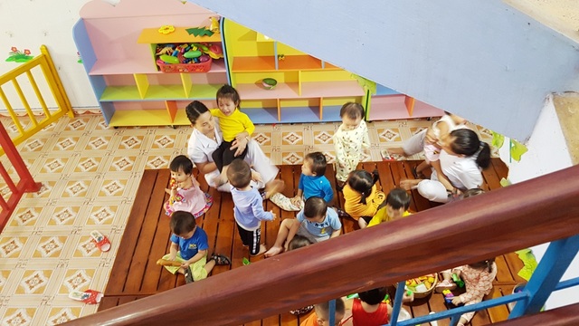 Cám cảnh học sinh mầm non học dưới… gầm cầu thang - 3 Cám cảnh học sinh mầm non học dưới… gầm cầu thang - 3