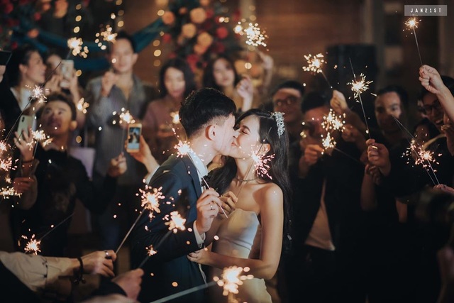 Chuyện tình yêu 10 năm của cô giáo kiêm top 5 Hoa hậu Hoàn vũ - 10 Chuyện tình yêu 10 năm của cô giáo kiêm top 5 Hoa hậu Hoàn vũ - 10