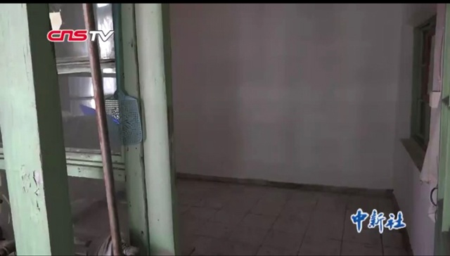 Nhà 5,6m2 trong ngõ như phố cổ, kê vừa một chiếc giường... bán hơn 4 tỷ đồng - 12 Nhà 5,6m2 trong ngõ như phố cổ, kê vừa một chiếc giường... bán hơn 4 tỷ đồng - 12