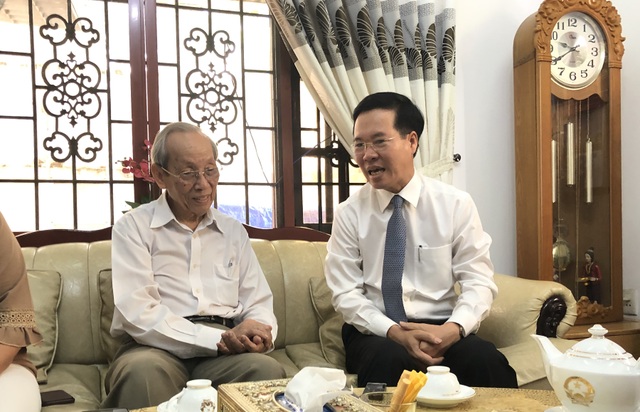 Ông Võ Văn Thưởng thăm hỏi nguyên Bộ trưởng Bộ GD-ĐT nhân ngày 20/11 - 2 Ông Võ Văn Thưởng thăm hỏi nguyên Bộ trưởng Bộ GD-ĐT nhân ngày 20/11 - 2