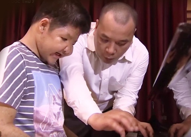 Nước mắt và nụ cười của người thầy trong những lớp học đặc biệt - 1 Nước mắt và nụ cười của người thầy trong những lớp học đặc biệt - 1
