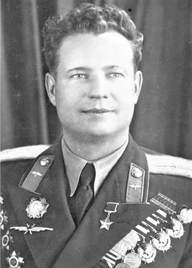 Phi công duy nhất trong lịch sử được cả Hitler và Stalin trọng thưởng - 2 Phi công duy nhất trong lịch sử được cả Hitler và Stalin trọng thưởng - 2