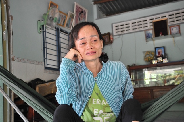 Lên nhà con gái chơi, người mẹ suýt chết vì uống nhầm chai hoá chất - 1 Lên nhà con gái chơi, người mẹ suýt chết vì uống nhầm chai hoá chất - 1
