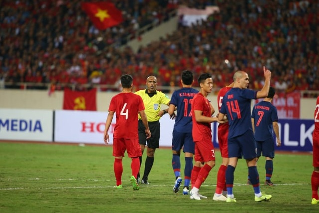 Việt Nam 0-0 Thái Lan: Hai quyết định gây tranh cãi của trọng tài - 1